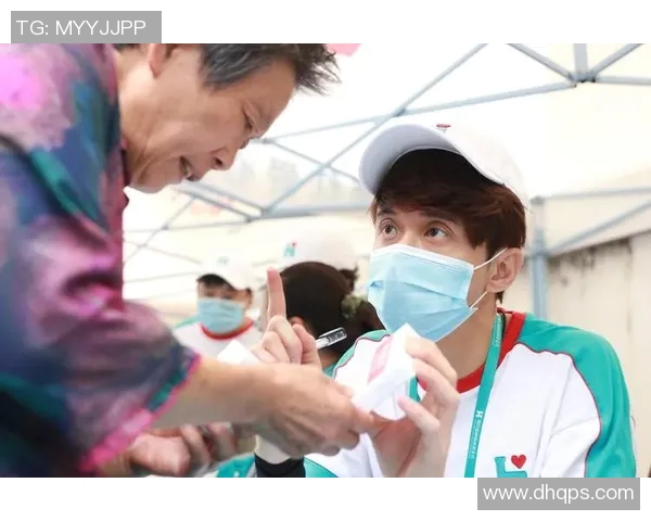 德甲球员医院探望爱心温暖病患