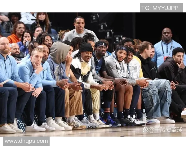 太阳队新赛季表现亮眼,球员积极备战 太阳队新赛季表现亮眼,球员积极备战