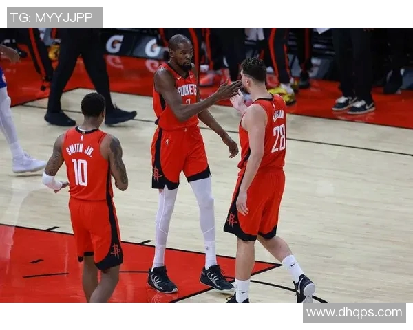 火箭主帅遭遇负面评价,球队内部气氛沉重 火箭主帅遭遇负面评价,球队内部气氛沉重